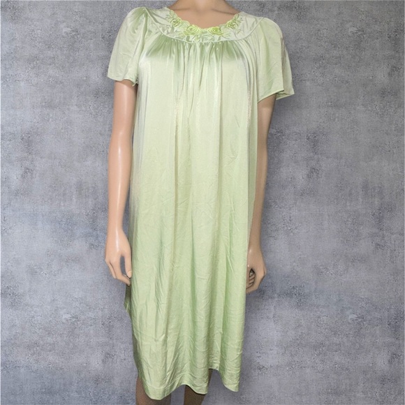 Vintage Shawdowline women’s nylon Elegant Green Nightgown size M - Picture 1 of 8